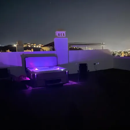 Luxury Seaview アパート エステポナ